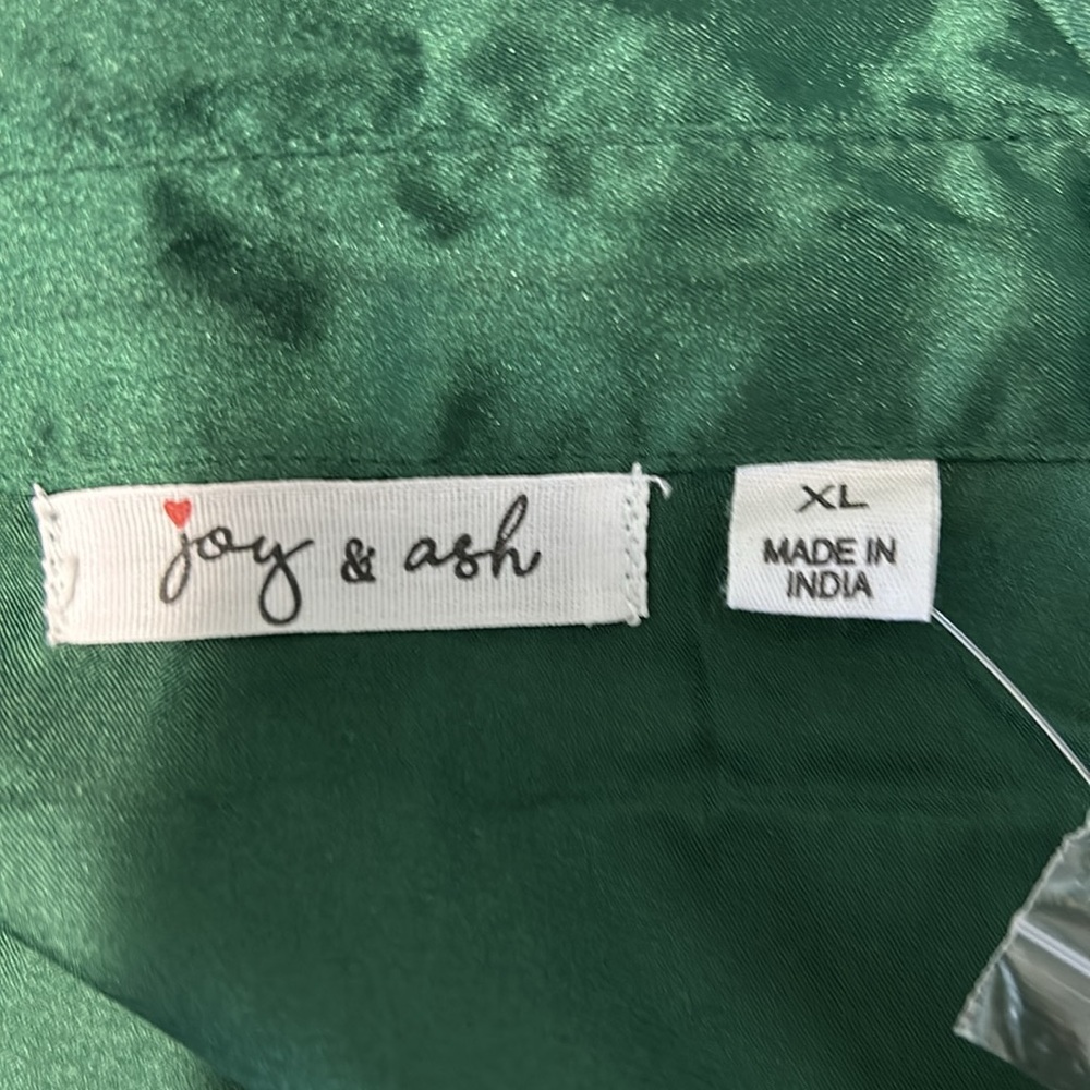 New with tags green satin top with one eye hook closure - Picture 9 of 9